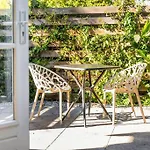 Coastal Zilt Nyaraló